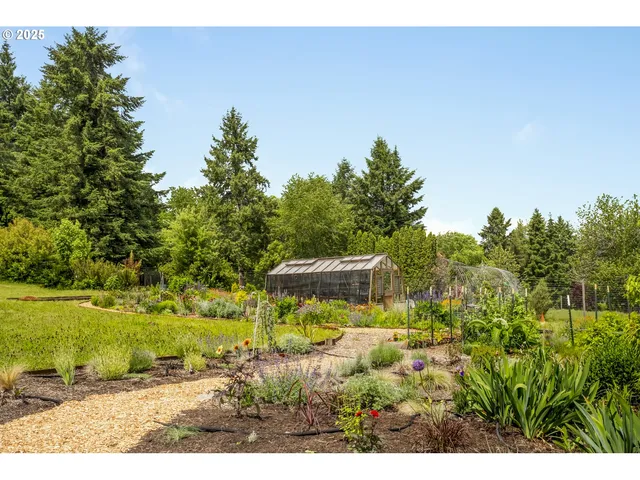 $1,320,000 | 10623 Northeast Fox Farm Road, Dundee, OR 97115