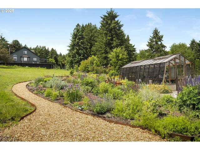 $1,320,000 | 10623 Northeast Fox Farm Road, Dundee, OR 97115