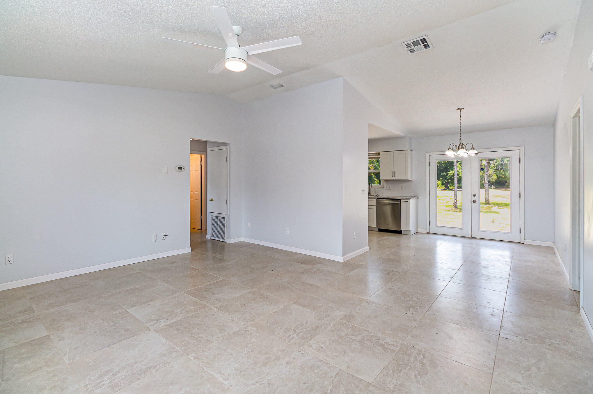 971 Gulfport Road Southeast Palm Bay, FL 32909 - Photo 4 of 23 009_i77a2145-edit