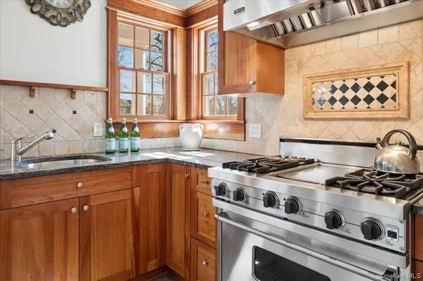 $1,975,000 | 964 Highland Avenue, Pelham, NY 10803