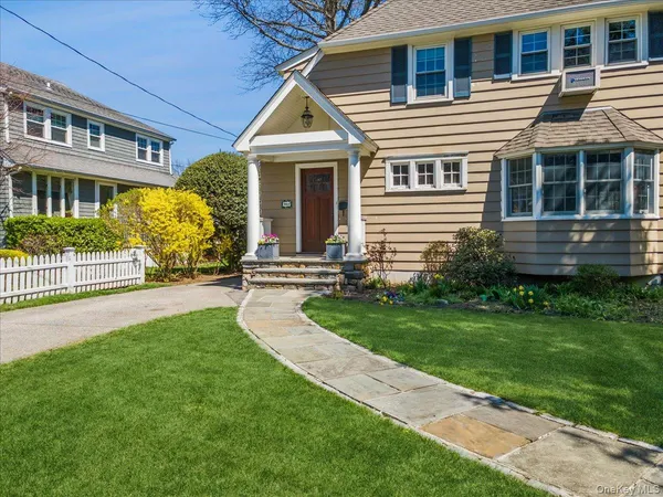 $1,975,000 | 964 Highland Avenue, Pelham, NY 10803