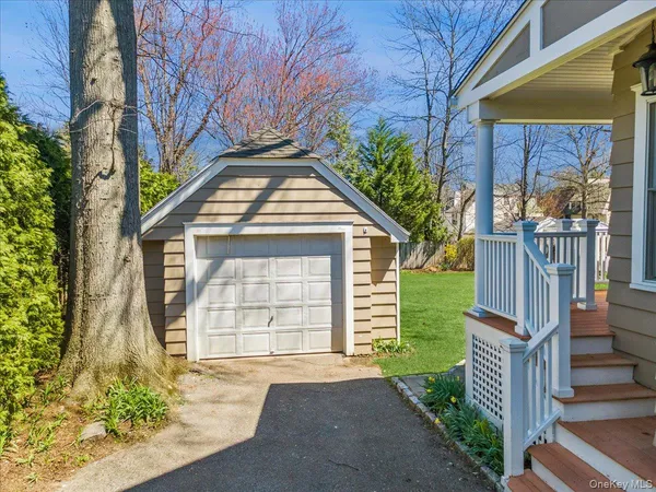 $1,975,000 | 964 Highland Avenue, Pelham, NY 10803
