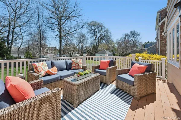 $1,975,000 | 964 Highland Avenue, Pelham, NY 10803