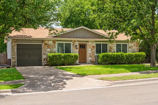 $1,950 | 7703 Cloudberry Circle, Austin, TX 78745