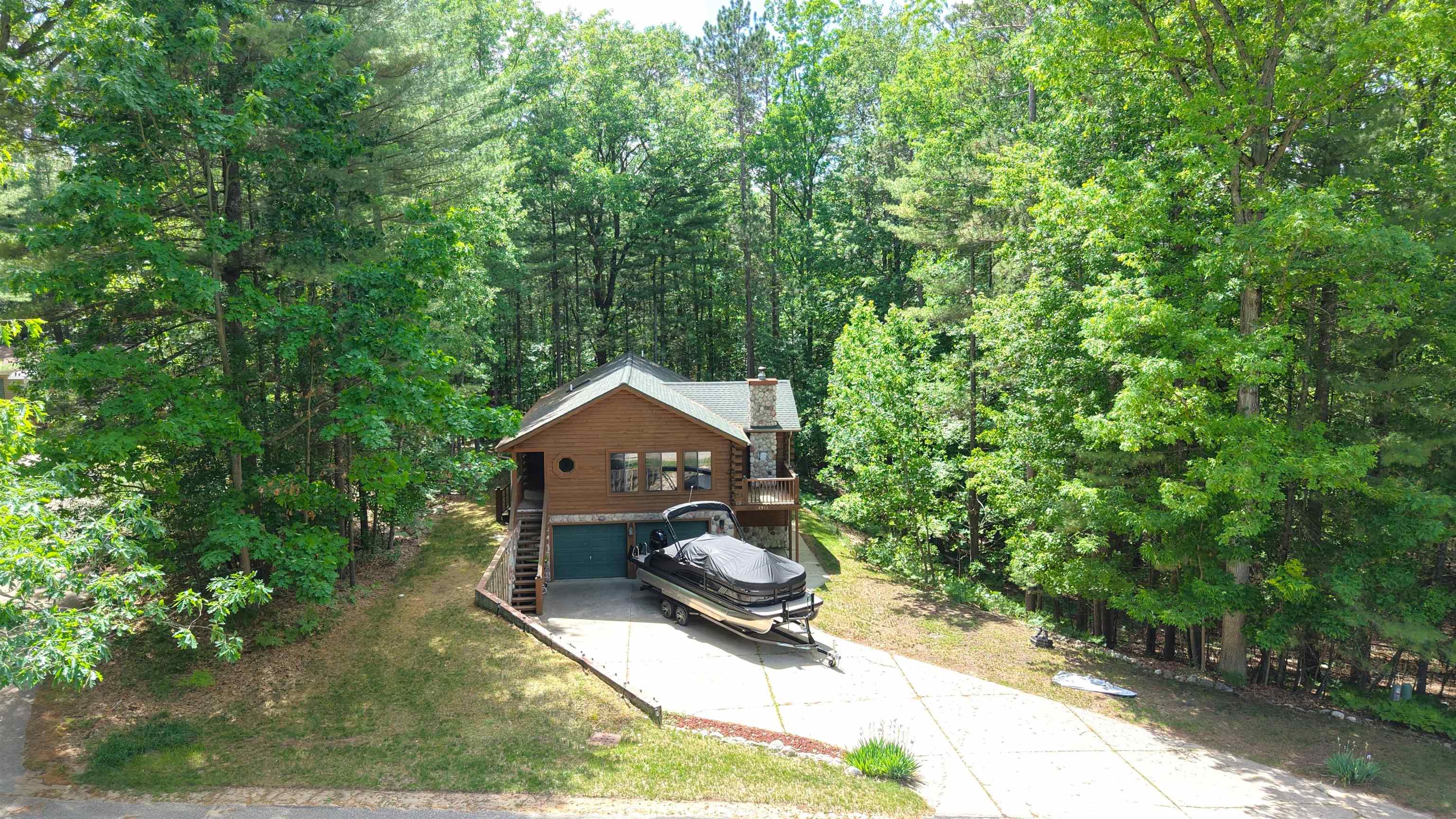 4911 Princess Way Gladwin, MI 48624 - Photo 1 of 55