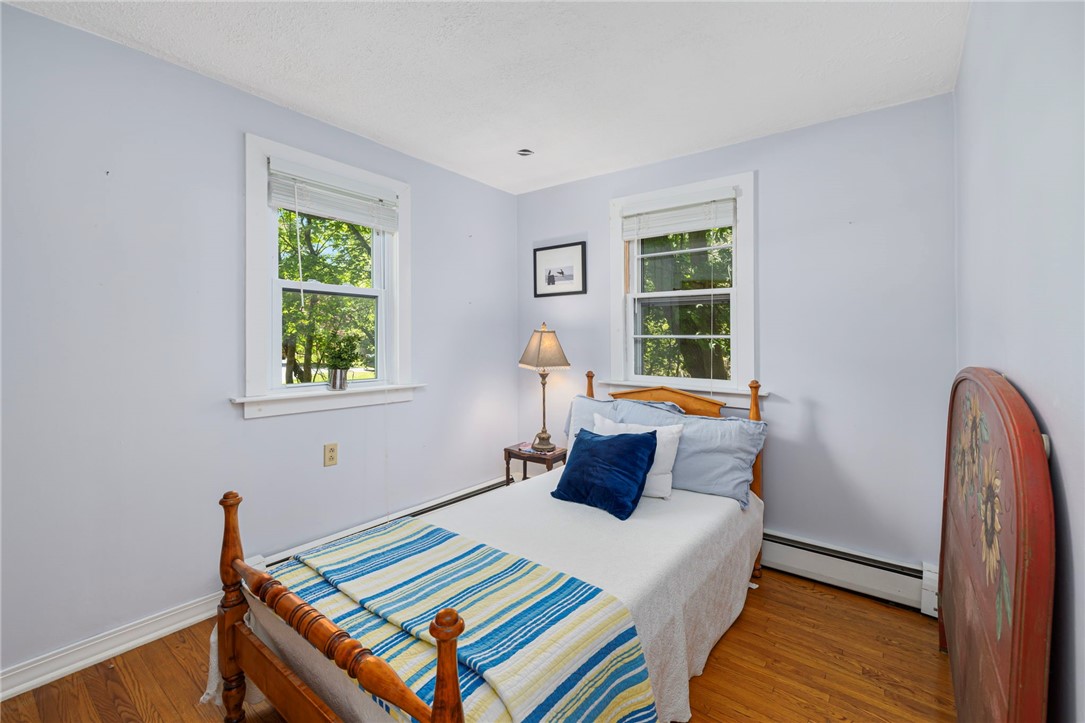 10 Summer Street Jamestown, RI 02835 - Photo 8 of 23 Guest bedroom