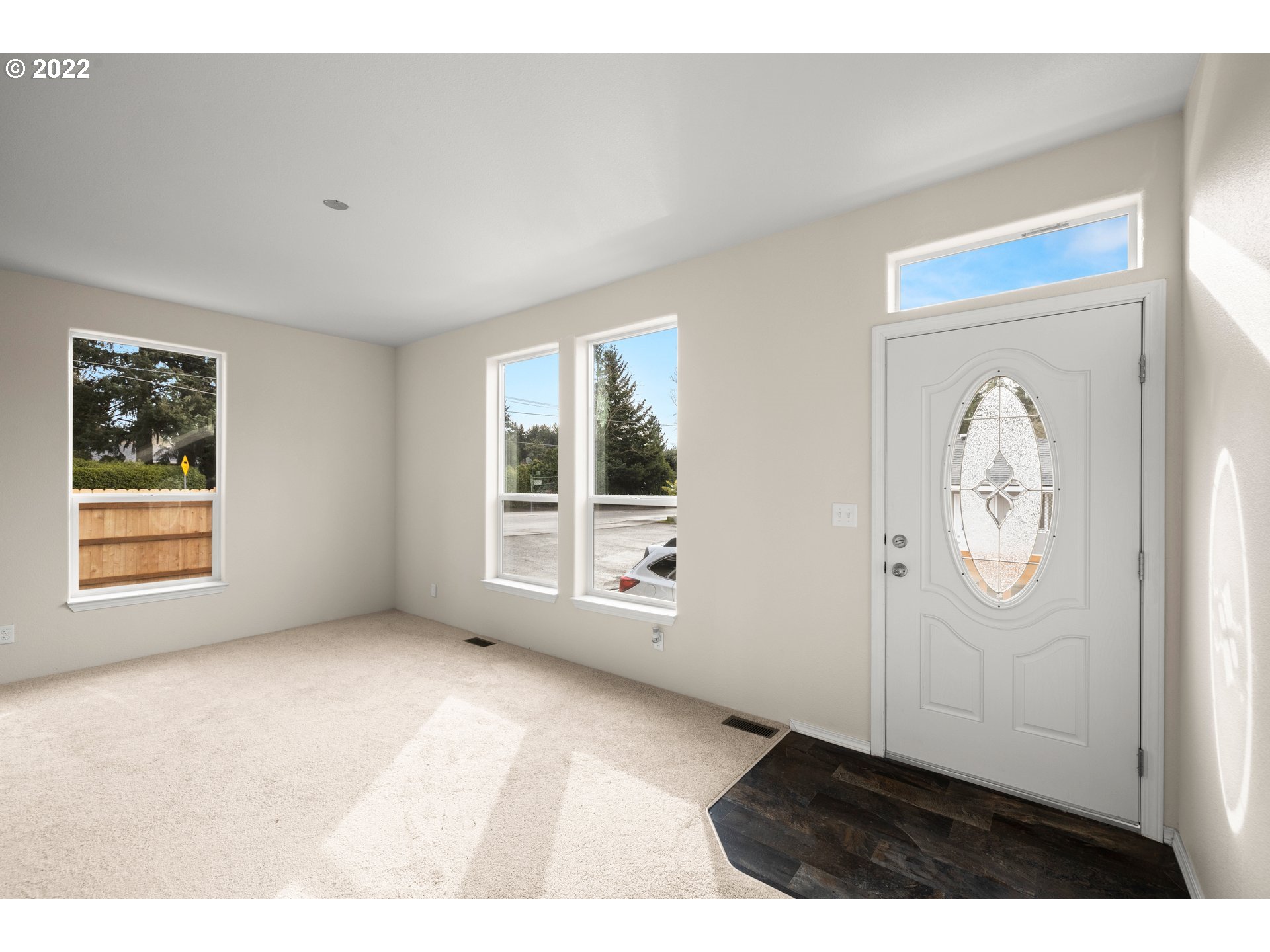 9700 Southwest Tualatin Road, Unit 12 Tualatin, OR 97062 - Photo 15 of 30 a view of an empty room with window
