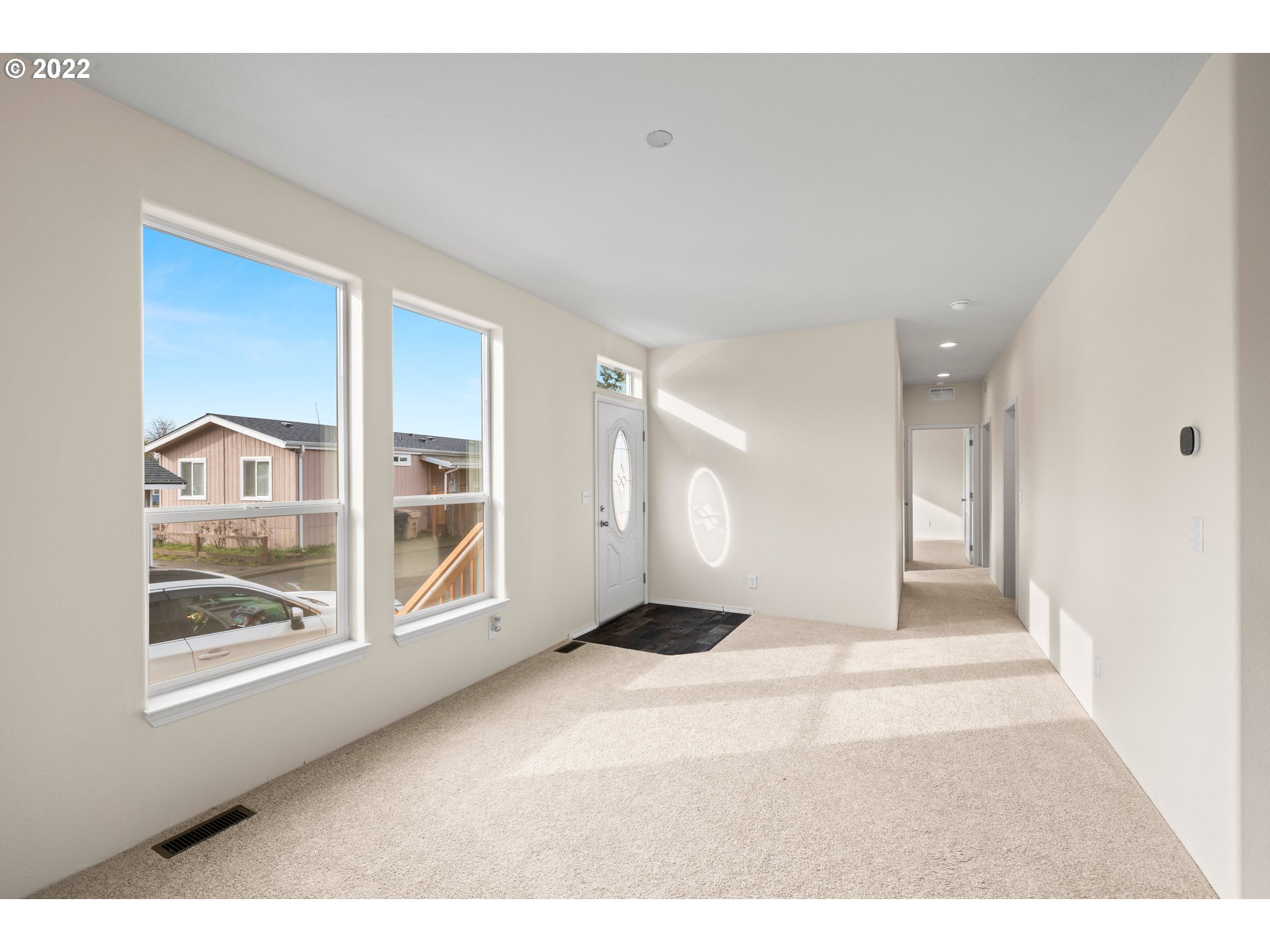 9700 Southwest Tualatin Road, Unit 12 Tualatin, OR 97062 - Photo 16 of 30 a view of an empty room and window