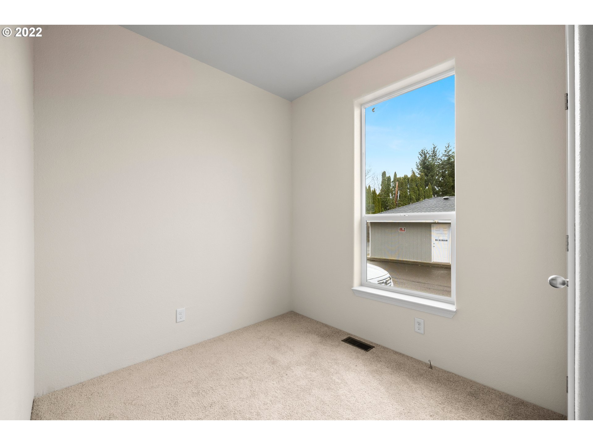 9700 Southwest Tualatin Road, Unit 12 Tualatin, OR 97062 - Photo 5 of 30 a view of an empty room and window