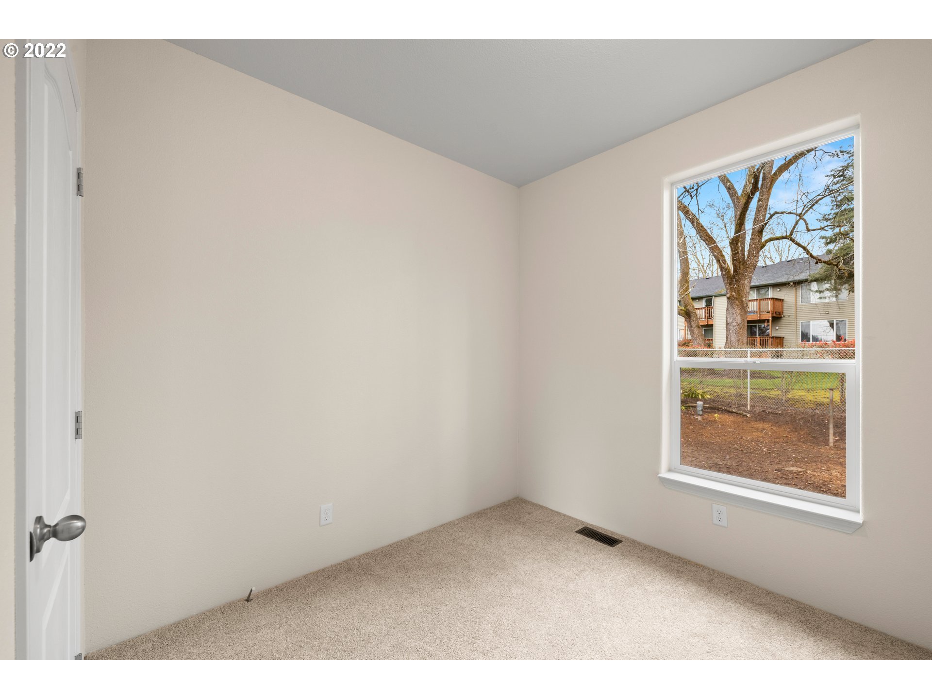9700 Southwest Tualatin Road, Unit 12 Tualatin, OR 97062 - Photo 7 of 30 a view of an empty room with a window