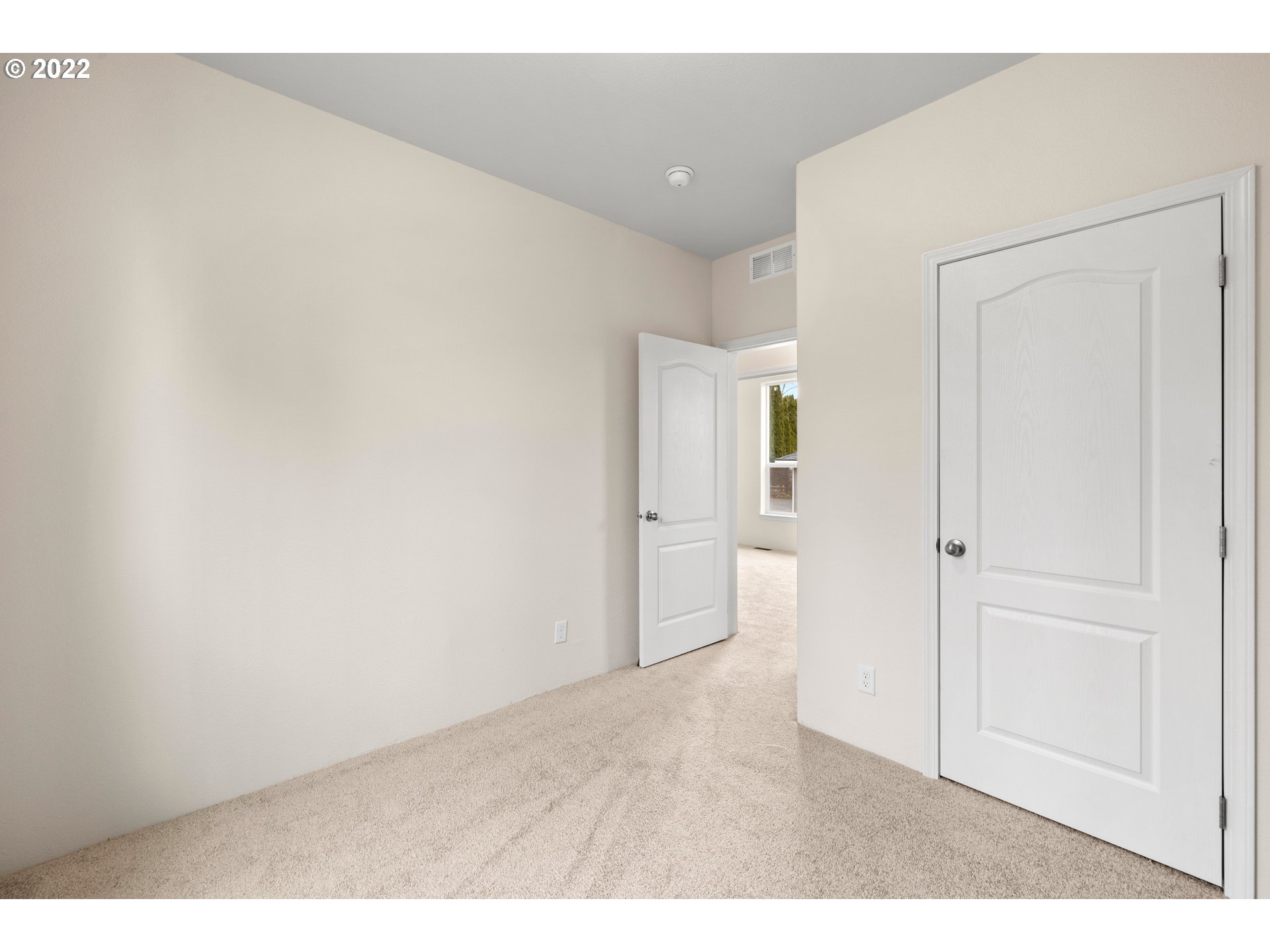 9700 Southwest Tualatin Road, Unit 12 Tualatin, OR 97062 - Photo 9 of 30 a view of an empty room and a gallery