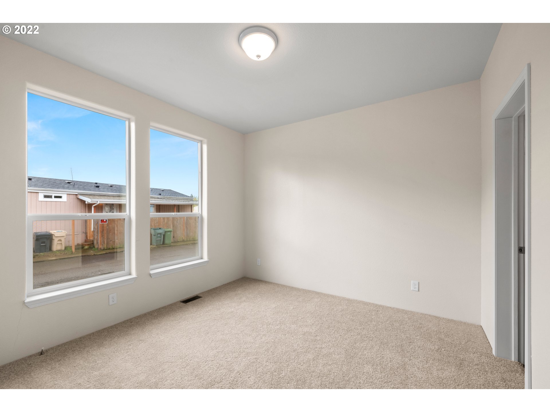 9700 Southwest Tualatin Road, Unit 12 Tualatin, OR 97062 - Photo 10 of 30 a view of an empty room with a window