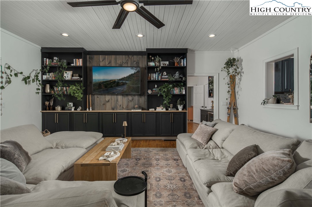 582 Sunny Chestnut Forest Boone, NC 28607 - Photo 14 of 50