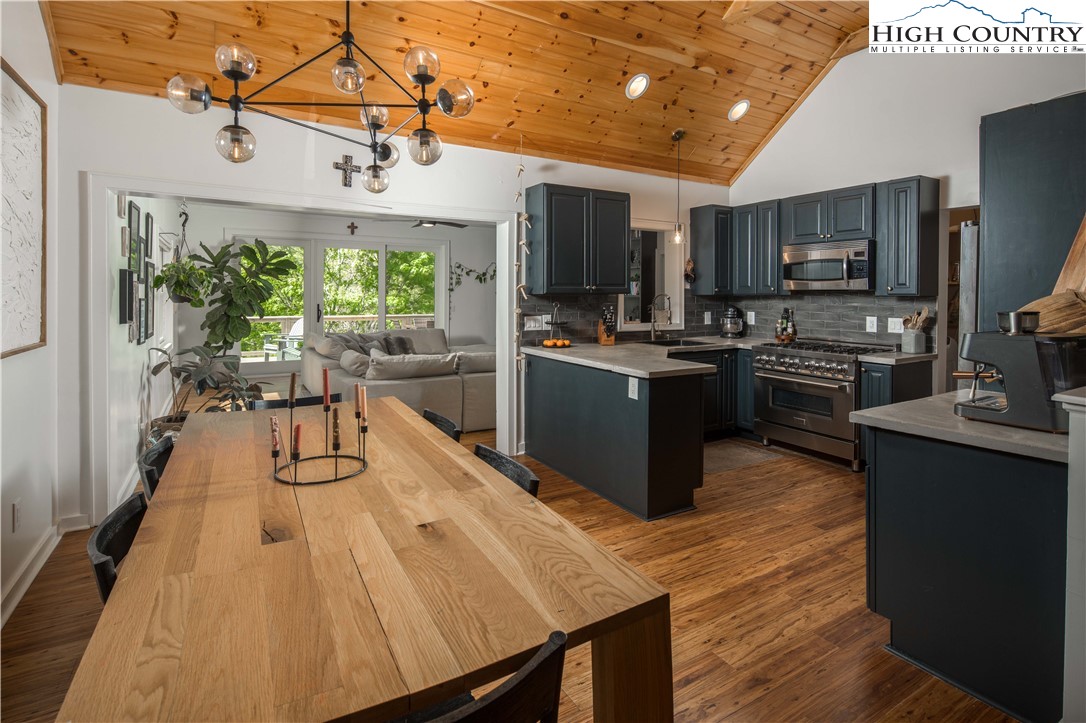 582 Sunny Chestnut Forest Boone, NC 28607 - Photo 5 of 50