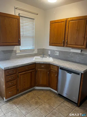 $2,000 | 84 Church Street, Unit 2, Hamden, CT 06514