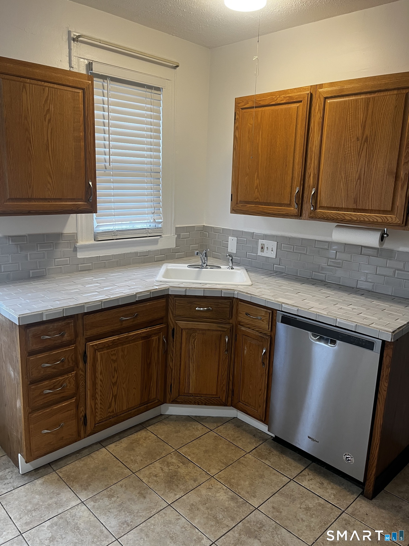 84 Church Street, Unit 2 Hamden, CT 06514 - Photo 17 of 28