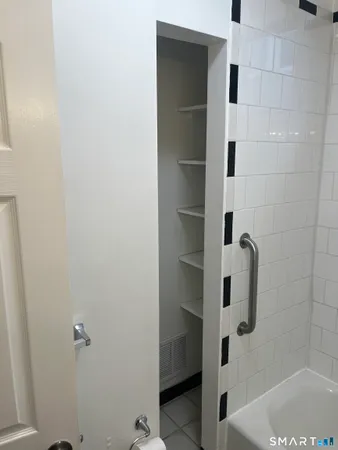 $1,900 | 84 Church Street, Unit 2, Hamden, CT 06514