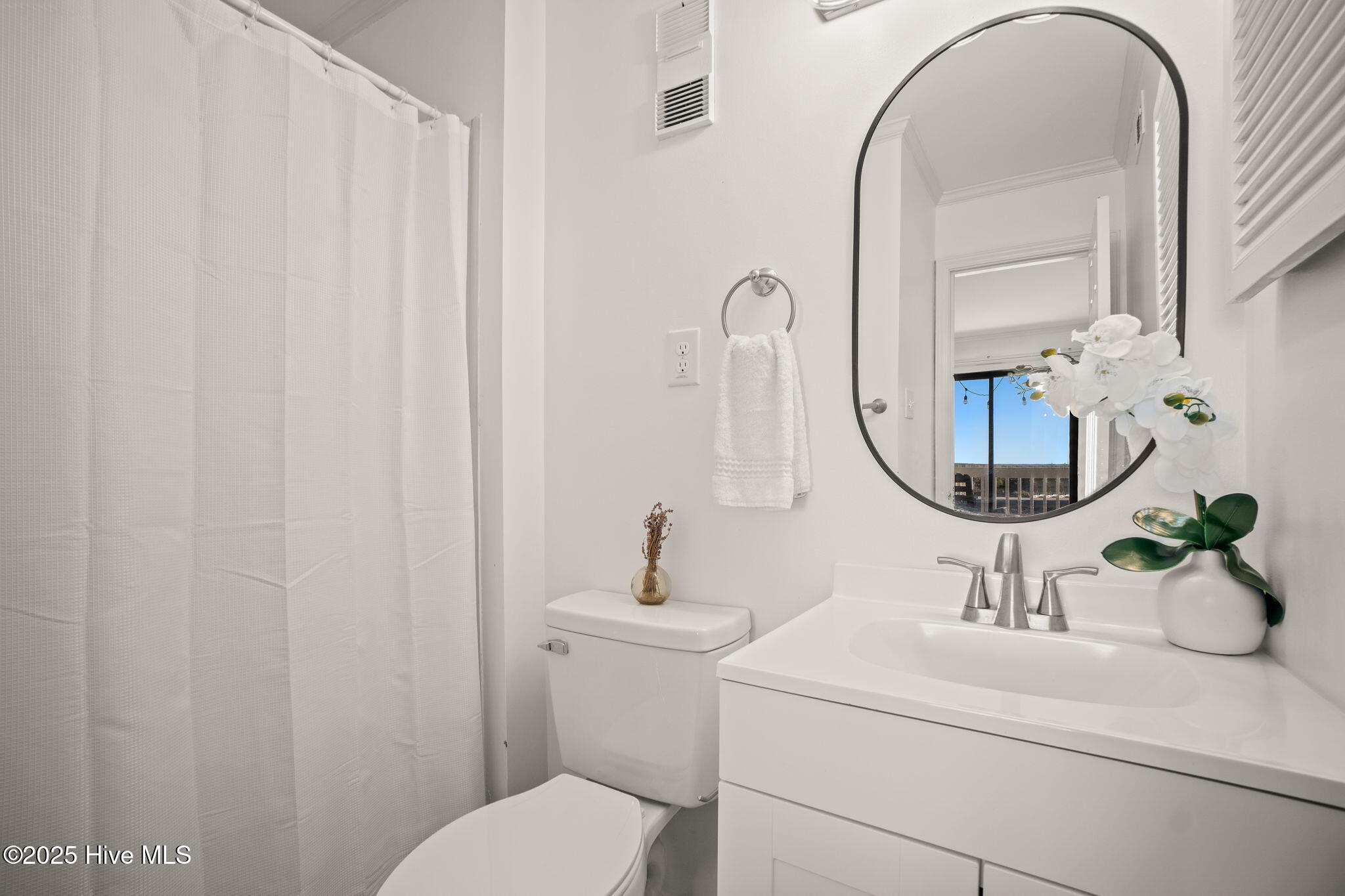 10300 Coast Guard Road, Unit C103 POINT EMERALD VILLAS Emerald Isle, NC 28594 - Photo 6 of 44 En suite primary bathroom
