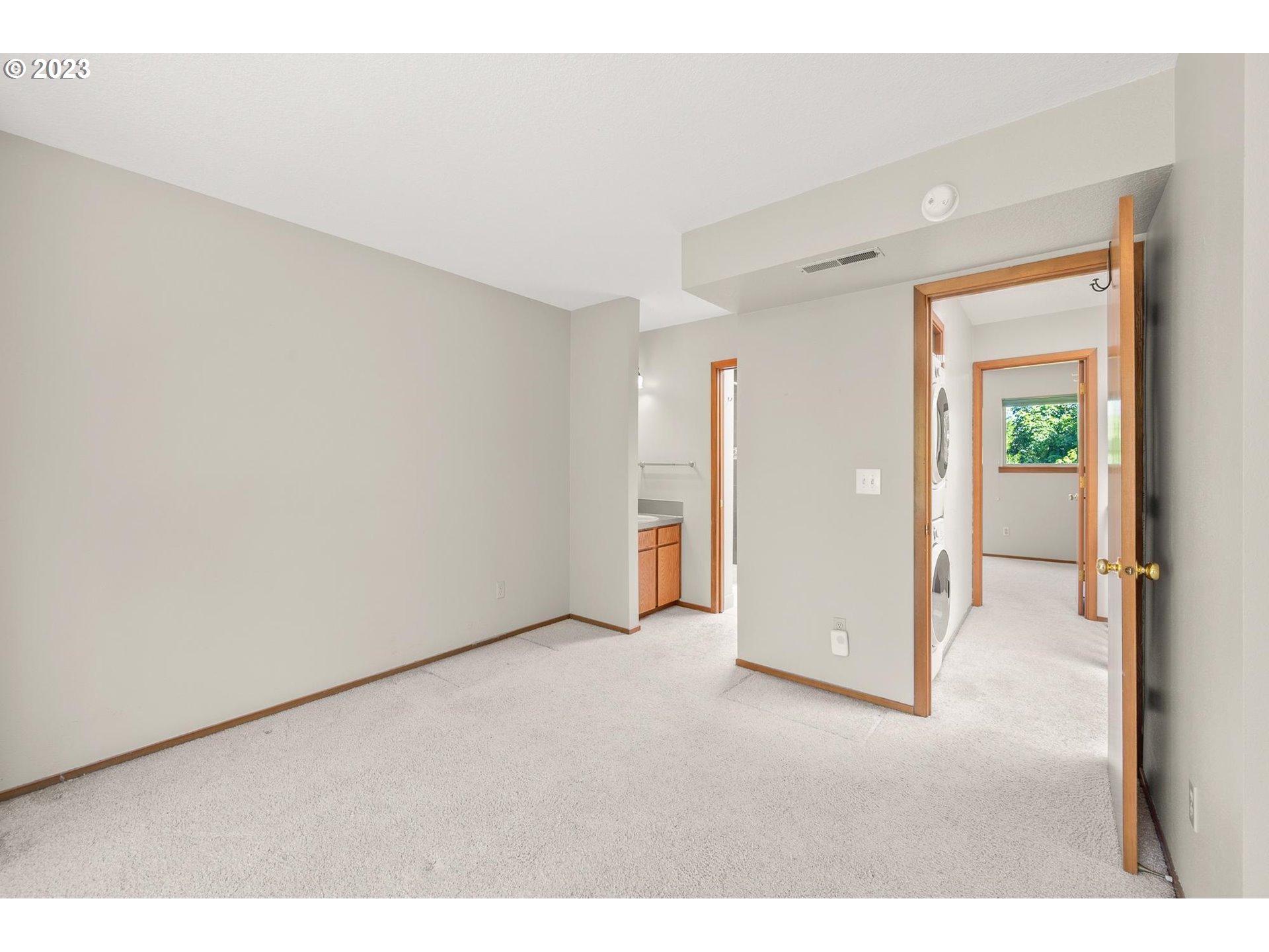 2785 Northwest Upshur Street, Unit B Portland, OR 97210 - Photo 22 of 35 a view of an empty room