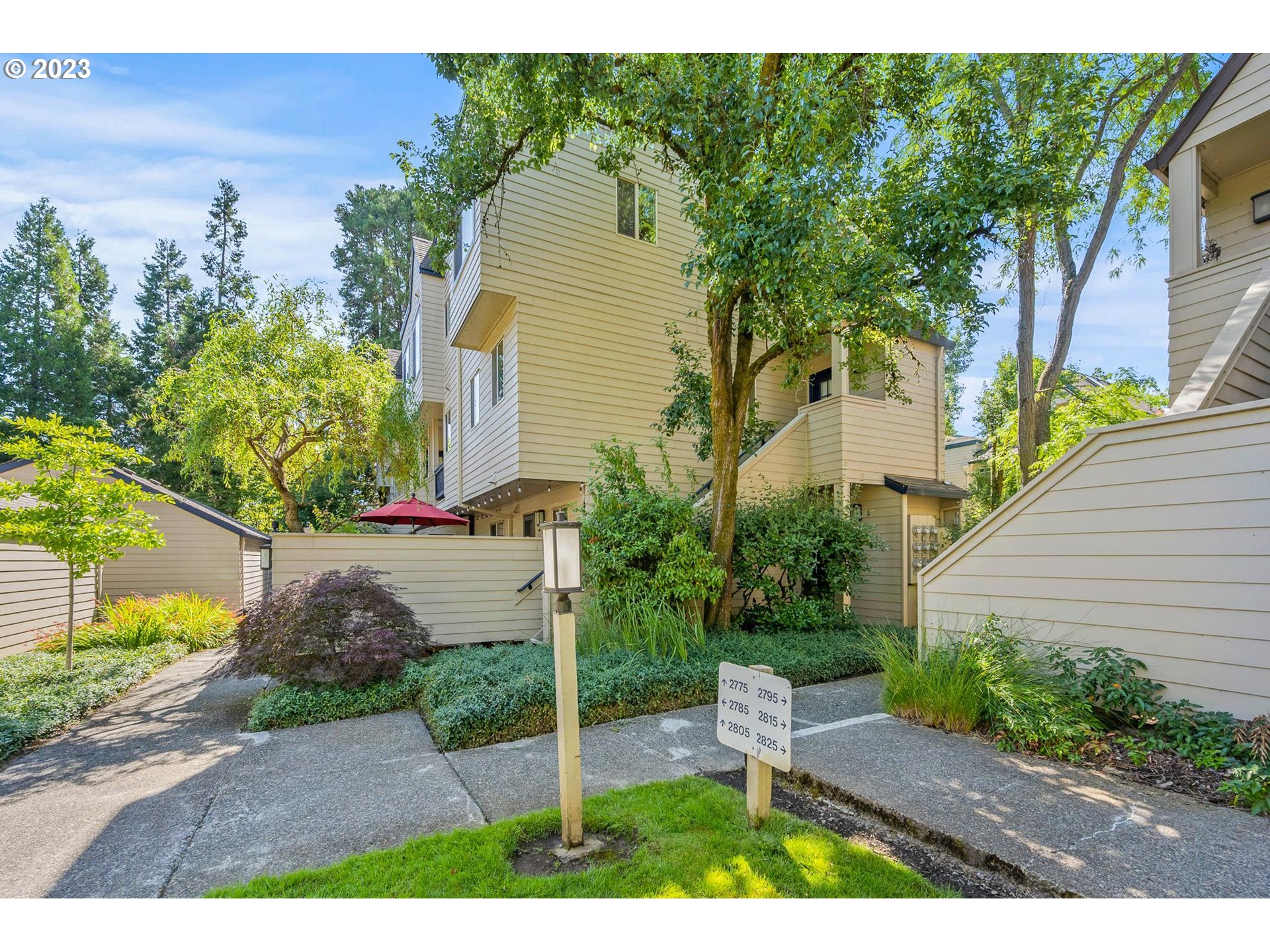 2785 Northwest Upshur Street, Unit B Portland, OR 97210 - Photo 25 of 35 a view of backyard with a patio