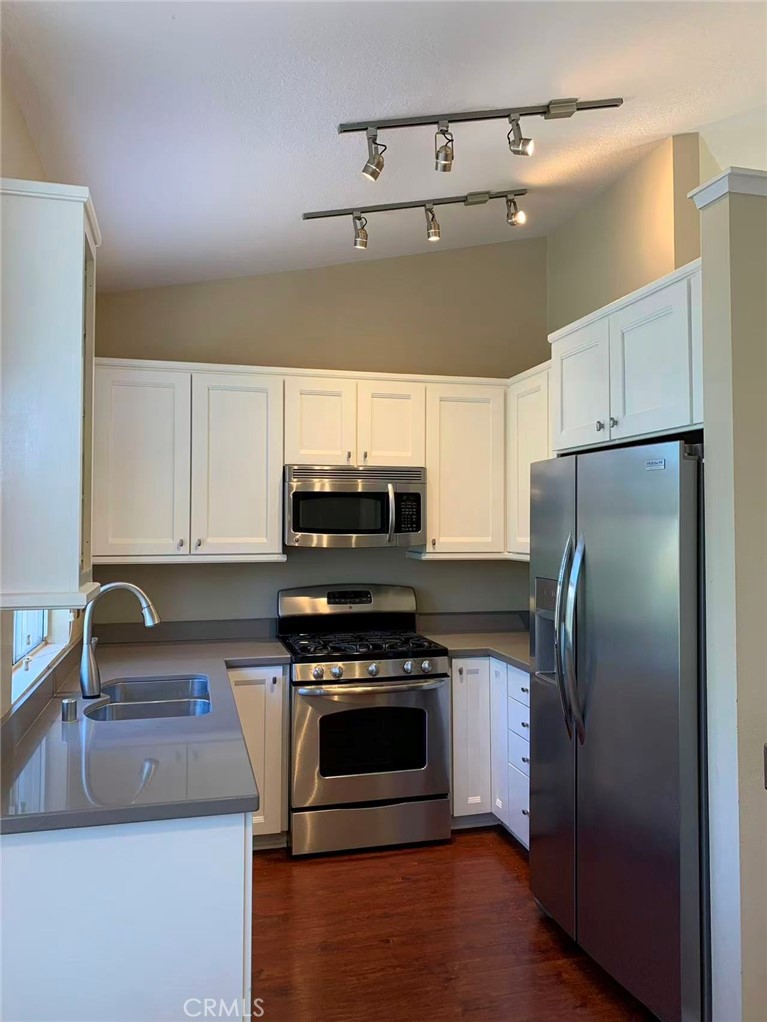 19431 Rue De Valore, Unit 50A Lake Forest, CA 92610 - Photo 6 of 29 Kitchen