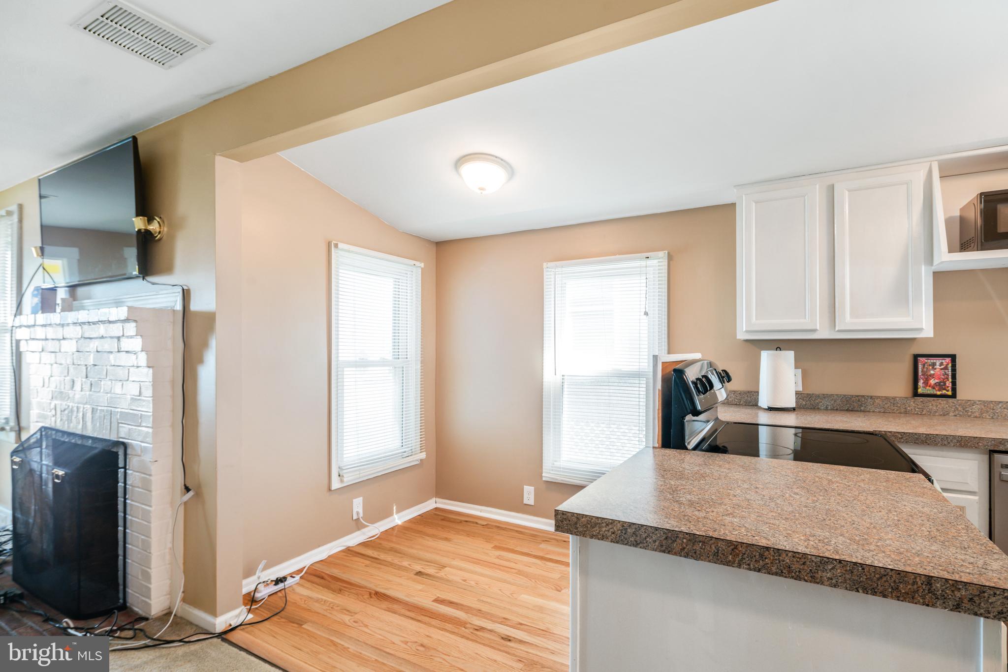 19 South New Road Middletown, DE 19709 - Photo 12 of 29 Kitchen into Dining Area