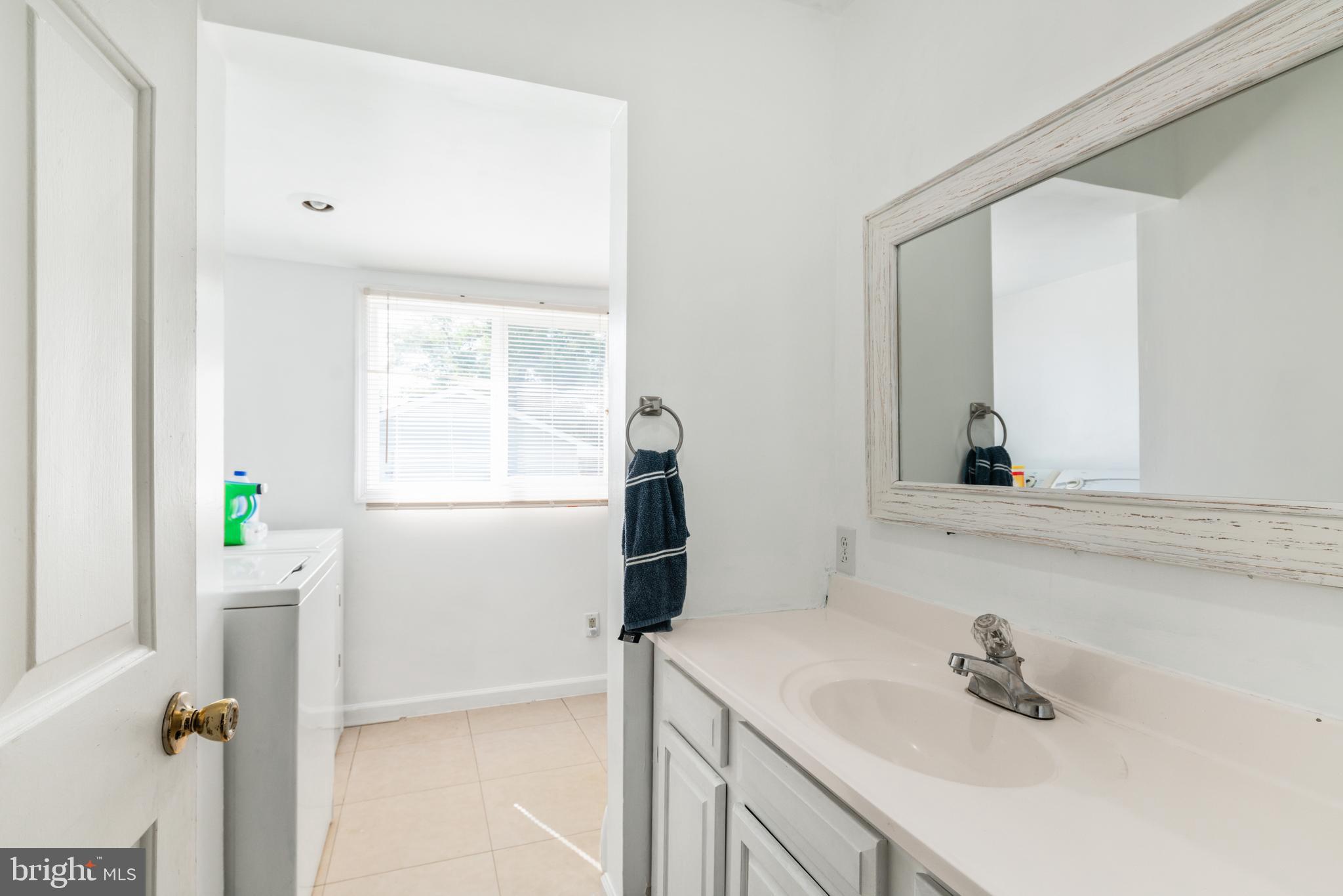 19 South New Road Middletown, DE 19709 - Photo 17 of 29 Bathroom with Laundry Area