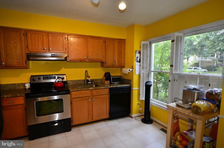 1616 Oak Spring Way Reston, VA 20190 - Photo 13 of 30 Kitchen