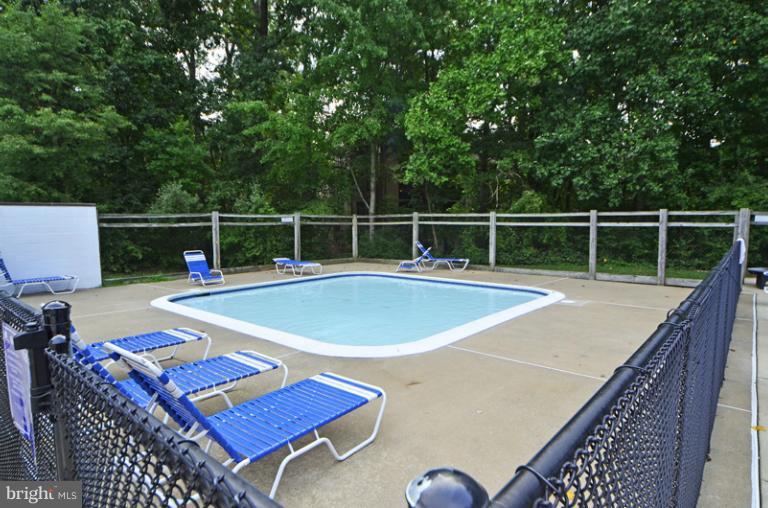 1616 Oak Spring Way Reston, VA 20190 - Photo 17 of 30 Wading or toddlers pool