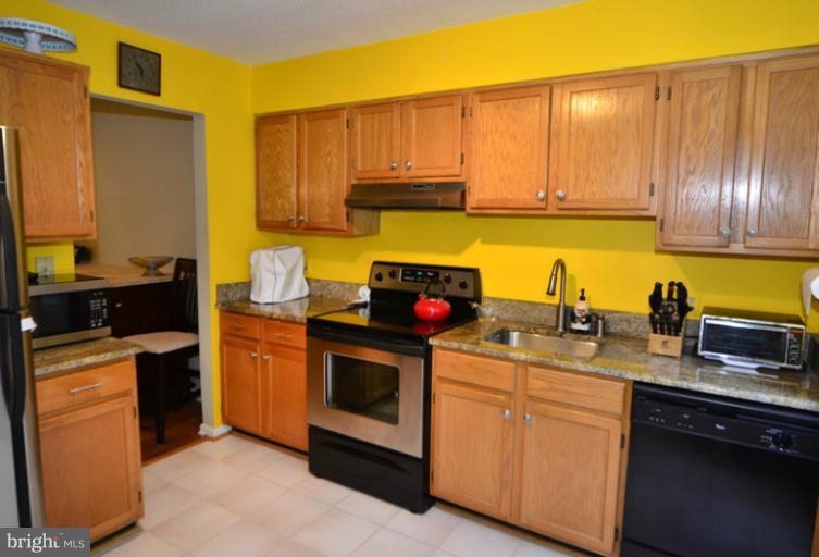 1616 Oak Spring Way Reston, VA 20190 - Photo 23 of 30 Kitchen