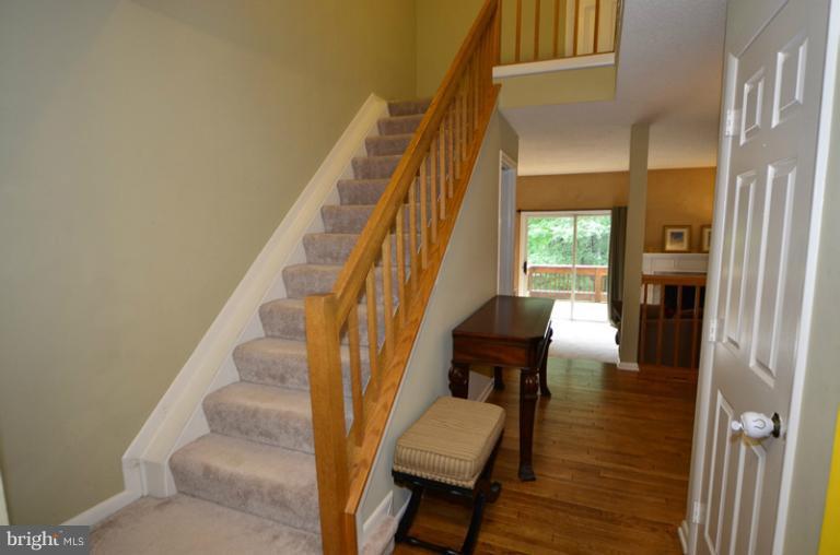 1616 Oak Spring Way Reston, VA 20190 - Photo 5 of 30 Main level landing