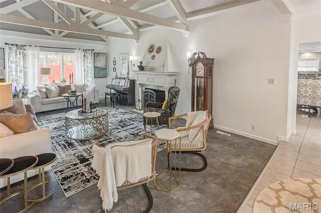 $432,000 | 121 Country Club Place, Belleville, IL 62223