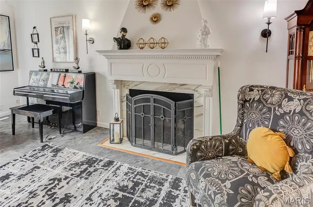 $432,000 | 121 Country Club Place, Belleville, IL 62223