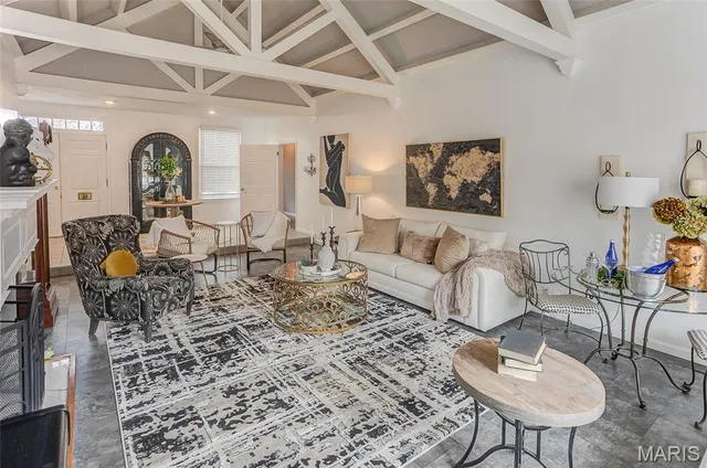 $432,000 | 121 Country Club Place, Belleville, IL 62223