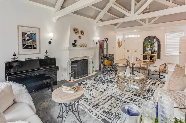 $432,000 | 121 Country Club Place, Belleville, IL 62223