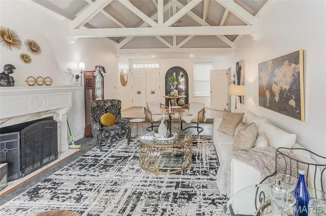 $432,000 | 121 Country Club Place, Belleville, IL 62223