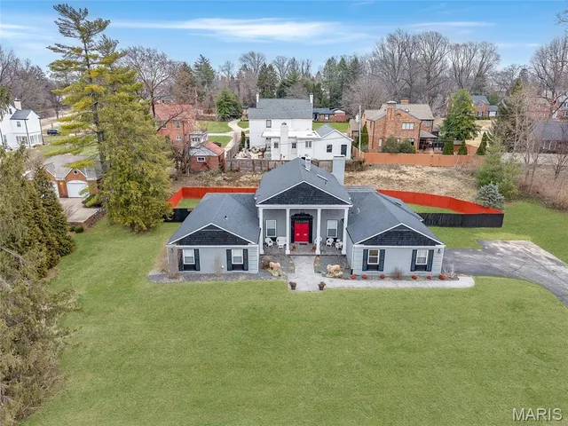 $432,000 | 121 Country Club Place, Belleville, IL 62223