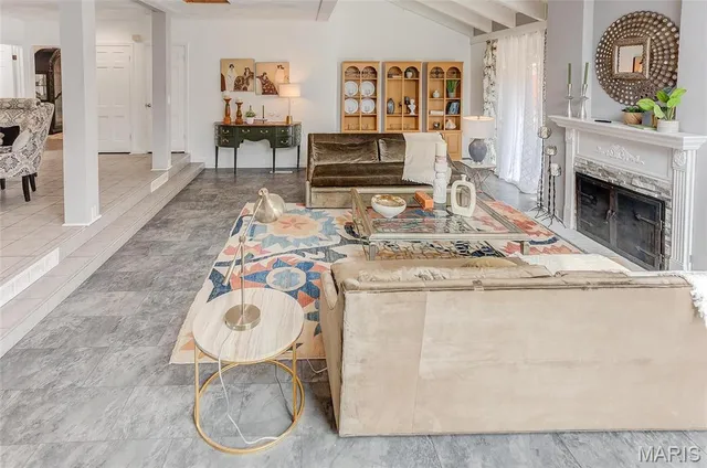 $432,000 | 121 Country Club Place, Belleville, IL 62223