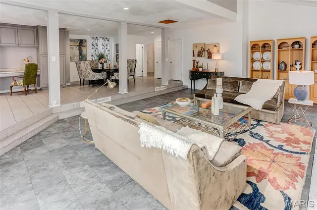 $432,000 | 121 Country Club Place, Belleville, IL 62223