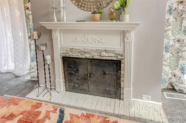 $432,000 | 121 Country Club Place, Belleville, IL 62223