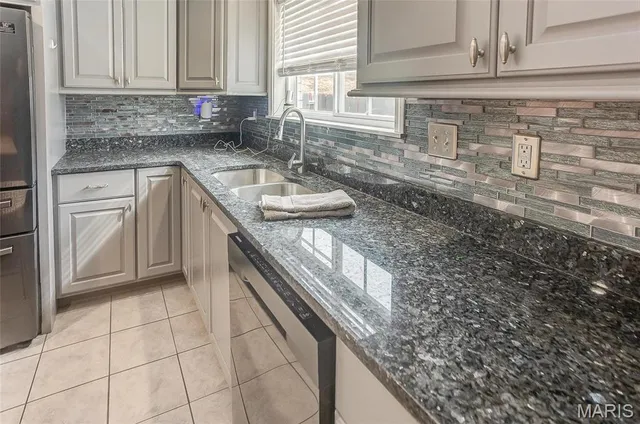 $432,000 | 121 Country Club Place, Belleville, IL 62223