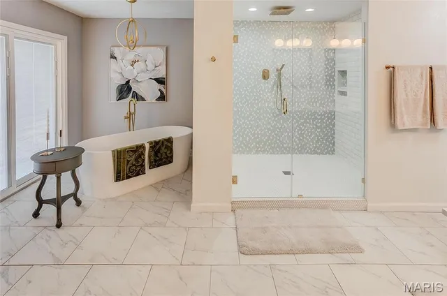 $432,000 | 121 Country Club Place, Belleville, IL 62223