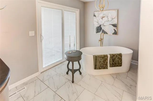 $432,000 | 121 Country Club Place, Belleville, IL 62223