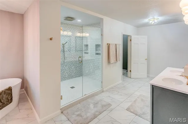 $432,000 | 121 Country Club Place, Belleville, IL 62223