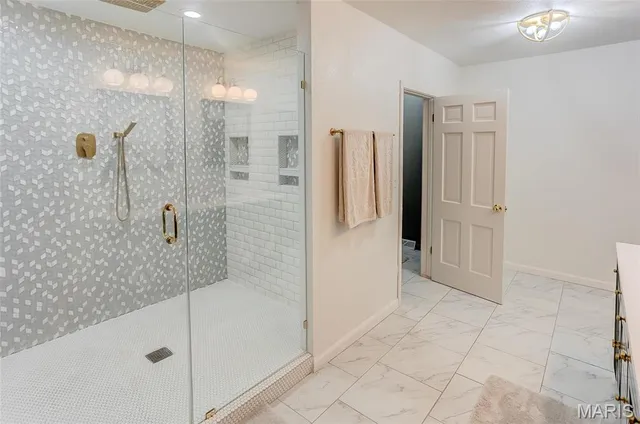 $432,000 | 121 Country Club Place, Belleville, IL 62223