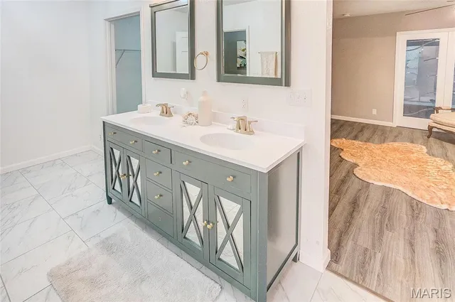 $432,000 | 121 Country Club Place, Belleville, IL 62223