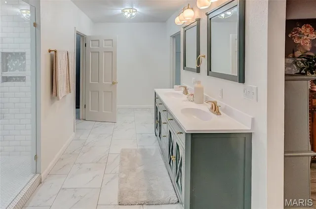 $432,000 | 121 Country Club Place, Belleville, IL 62223