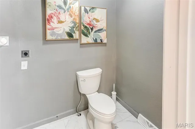 $432,000 | 121 Country Club Place, Belleville, IL 62223