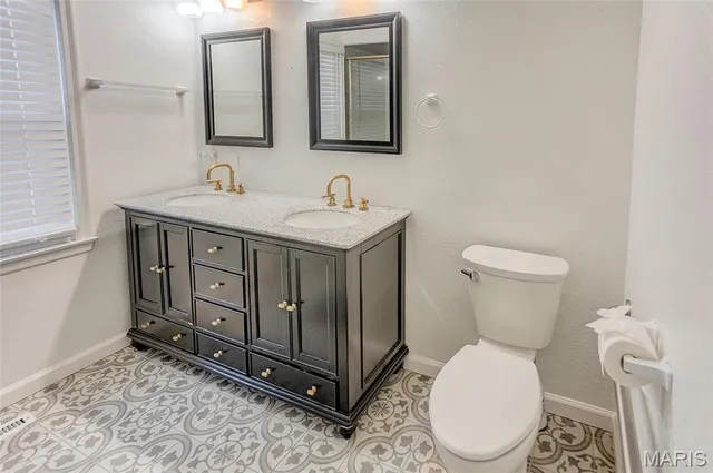 $432,000 | 121 Country Club Place, Belleville, IL 62223