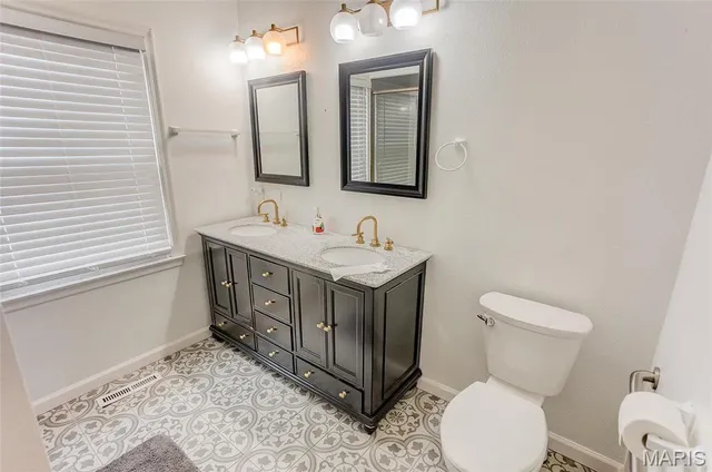 $432,000 | 121 Country Club Place, Belleville, IL 62223